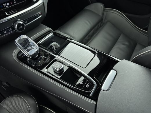 Volvo  V60 T6 Recharge Plus Dark | 18" | Sporstoelen | Trekhaak | 360 Camera  Harman Kardon | Adaptieve Crui... ActivLease financial lease