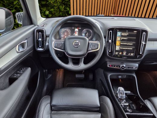 Volvo  XC40 1.5 T4 Recharge Inscription | Trekhaak | Camera | Stuur/stoelverwarming | Adaptive Cruise ActivLease financial lease
