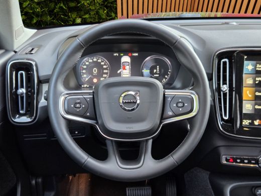 Volvo  XC40 1.5 T4 Recharge Inscription | Trekhaak | Camera | Stuur/stoelverwarming | Adaptive Cruise ActivLease financial lease