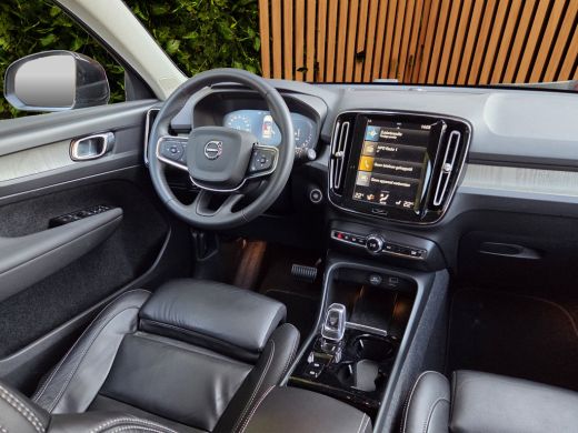 Volvo  XC40 1.5 T4 Recharge Inscription | Trekhaak | Camera | Stuur/stoelverwarming | Adaptive Cruise ActivLease financial lease