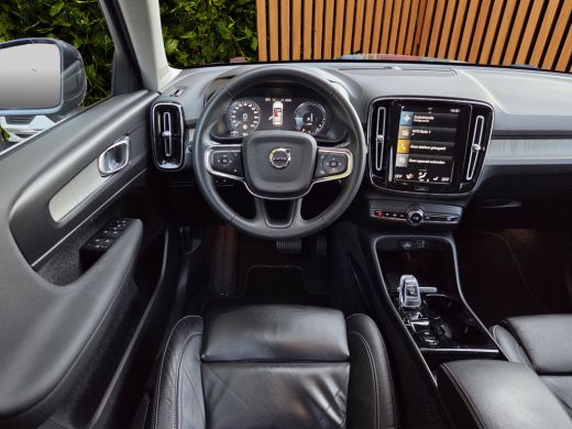 Volvo  XC40 1.5 T4 Recharge Inscription | Trekhaak | Camera | Stuur/stoelverwarming | Adaptive Cruise ActivLease financial lease