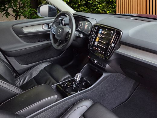 Volvo  XC40 1.5 T4 Recharge Inscription | Trekhaak | Camera | Stuur/stoelverwarming | Adaptive Cruise ActivLease financial lease