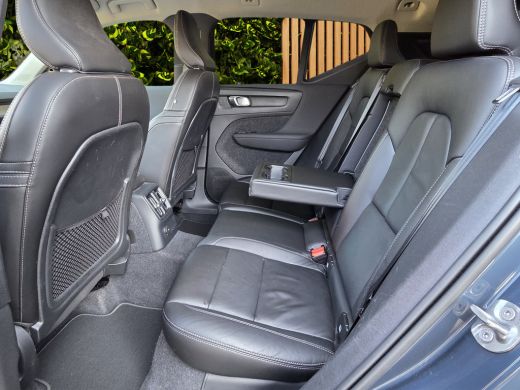 Volvo  XC40 1.5 T4 Recharge Inscription | Trekhaak | Camera | Stuur/stoelverwarming | Adaptive Cruise ActivLease financial lease