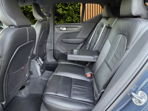 Volvo  XC40 1.5 T4 Recharge R-Design | 360 Camera | Adaptive Cruise | Keyless | Stuur/stoelverwarming ActivLease financial lease