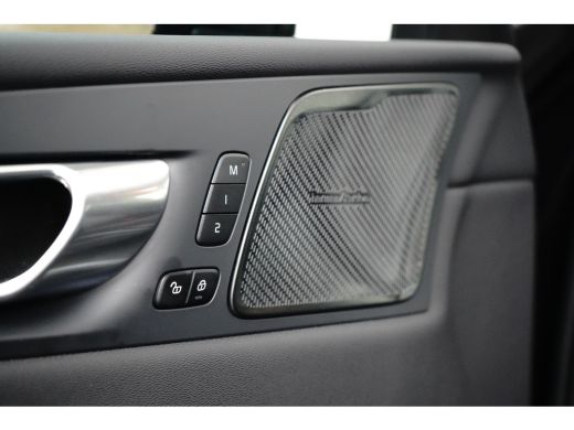 Volvo  XC60 2.0 T6 Plug-in hybrid AWD Plus Black Edition | Stoel en stuurwielverwarming | Sportstoelen | 360 ... ActivLease financial lease