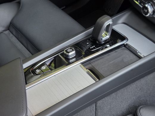 Volvo  XC60 2.0 T6 Plug-in hybrid AWD Plus Bright | Trekhaak | 360 Cam | Pano | Memory | Harman/Kardon ActivLease financial lease