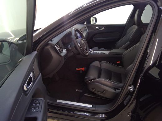 Volvo  XC60 2.0 T8 Plug-in hybrid AWD Ultra Black Edition | Luchtvering | PDC V+A en 360 camera | Trekhaak | ... ActivLease financial lease