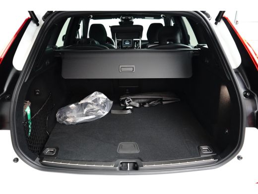 Volvo  XC60 Plus Black Edition Recharge Plug-In Hybrid AWD | 360cam | Harman Kardon | BLIS | NP. &euro;74.300,- ActivLease financial lease