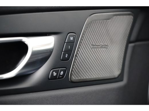 Volvo  XC60 Plus Black Edition Recharge Plug-In Hybrid AWD | 360cam | Harman Kardon | BLIS | NP. &euro;74.300,- ActivLease financial lease