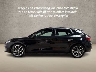 Seat Leon 1.5 eTSI FR Sport 150Pk Automaat (SCHUIFDAK, APPLE CARPLAY, GROOT NAVI, PARKEERSENSOREN, SPORTSTO...
