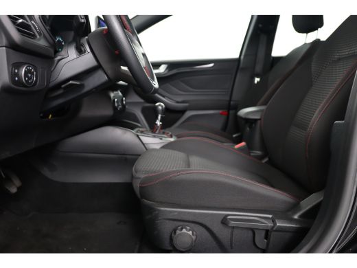 Ford Focus 1.0 EcoBoost ST Line Business | Winter Pack | Trekhaak | Navi | LED | Clima | Cruise | Camera | p... ActivLease financial lease