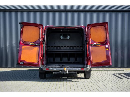 Ford Transit Custom 2.0 TDCI L2H1 | 170PK | Trail | DC 5-Persoons | Camera | Carplay | Lederen interieur ActivLease financial lease