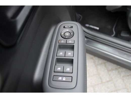 Hyundai Santa Fe 1.6 T-GDI PHEV Black Line 4WD 7p. | Achterruitverwarming | Achteruitrijcamera | Adaptief demping ... ActivLease financial lease