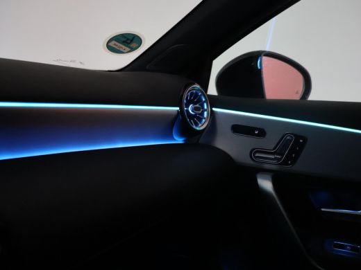 Mercedes-Benz A-Klasse 250e AMG SPORT + PANORAMA | MEMORY | TREKHAAK | SFEERVERLICHTING | CAMERA | STOELVERWARMING ActivLease financial lease