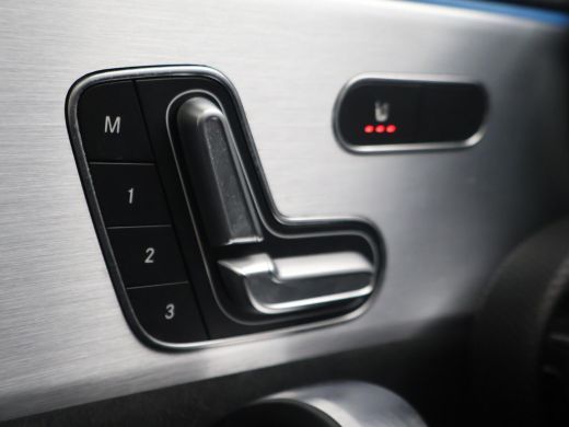 Mercedes-Benz A-Klasse 250e AMG SPORT + PANORAMA | MEMORY | TREKHAAK | SFEERVERLICHTING | CAMERA | STOELVERWARMING ActivLease financial lease