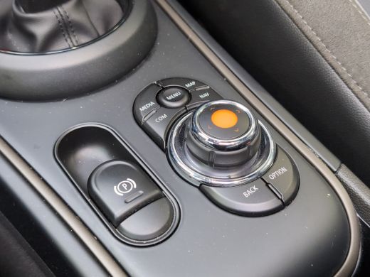 Mini Countryman 1.5 Cooper Chili | Pano | Trekhaak | Org. NL | H&K Audio | Camera | Head-Up | | Achteruitrijcamer... ActivLease financial lease