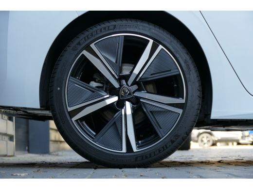 Peugeot 308 1.2 PURETECH 130PK 5-DRS GT AUTOMAAT / NAVI / ALCANTARA / CLIMA / PDC / 18"LMV / CAMERA / KEYLESS... ActivLease financial lease