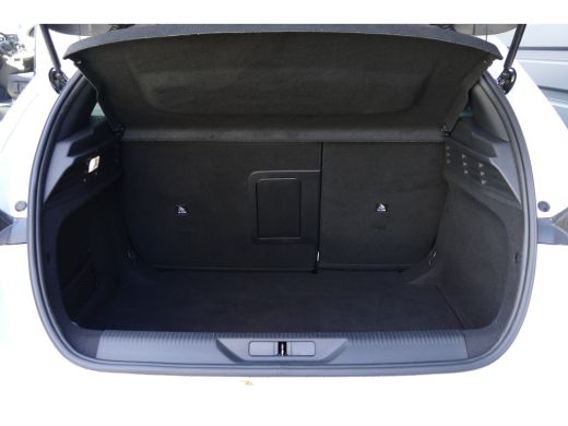 Peugeot 308 1.2 PURETECH 130PK 5-DRS GT AUTOMAAT / NAVI / ALCANTARA / CLIMA / PDC / 18"LMV / CAMERA / KEYLESS... ActivLease financial lease