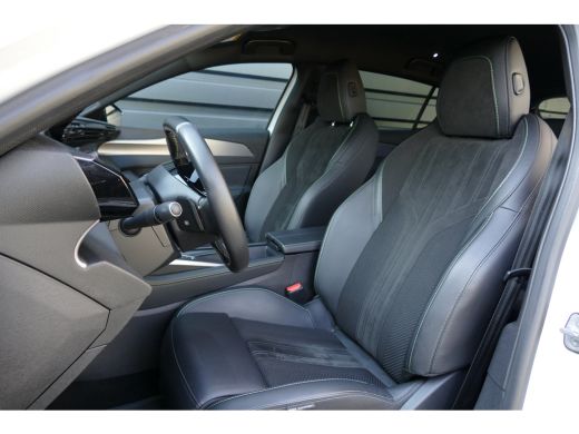 Peugeot 308 1.2 PURETECH 130PK 5-DRS GT AUTOMAAT / NAVI / ALCANTARA / CLIMA / PDC / 18"LMV / CAMERA / KEYLESS... ActivLease financial lease