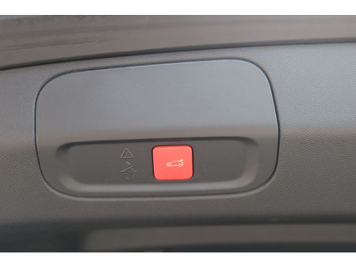 Peugeot 408 1.2 Hybrid 136 e-DCS6 GT | Achterbank in delen neerklapbaar | Achteruitrijcamera | Alarm klasse 1... ActivLease financial lease