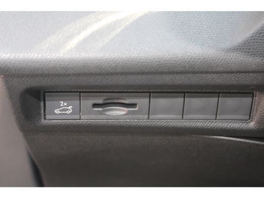 Peugeot 408 1.2 Hybrid 136 e-DCS6 GT | Achterbank in delen neerklapbaar | Achteruitrijcamera | Alarm klasse 1... ActivLease financial lease
