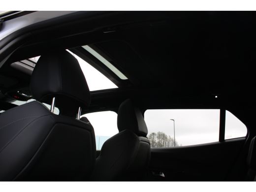 Peugeot e-2008 EV GT 54 kWh | Navigatie | Panorama/schuifdak | Fase 3 laden | Camera voor + achter | 18 Inch LMV | ActivLease financial lease