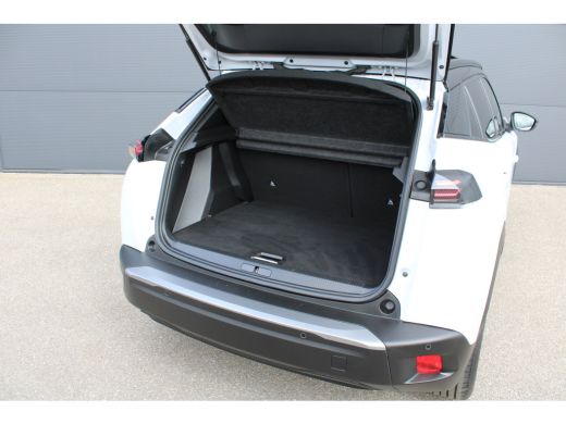 Peugeot e-2008 EV GT 54 kWh | Navigatie | Panorama/schuifdak | Fase 3 laden | Camera voor + achter | 18 Inch LMV | ActivLease financial lease