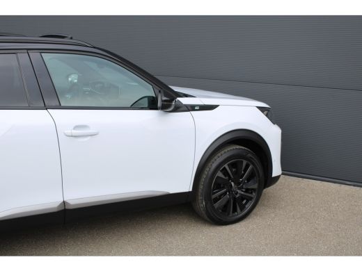 Peugeot e-2008 EV GT 54 kWh | Navigatie | Panorama/schuifdak | Fase 3 laden | Camera voor + achter | 18 Inch LMV | ActivLease financial lease