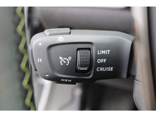 Peugeot e-2008 EV GT 54 kWh | Navigatie | Panorama/schuifdak | Fase 3 laden | Camera voor + achter | 18 Inch LMV | ActivLease financial lease