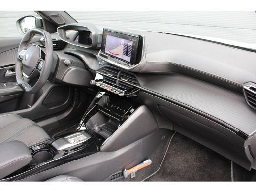 Peugeot e-2008 EV GT 54 kWh | Navigatie | Panorama/schuifdak | Fase 3 laden | Camera voor + achter | 18 Inch LMV | ActivLease financial lease