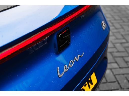 Seat Leon Sportstourer 1.5 TSI e-Hybrid FR Business l Black Style l Elektr. Trekhaak l Apple Car Play Andro... ActivLease financial lease