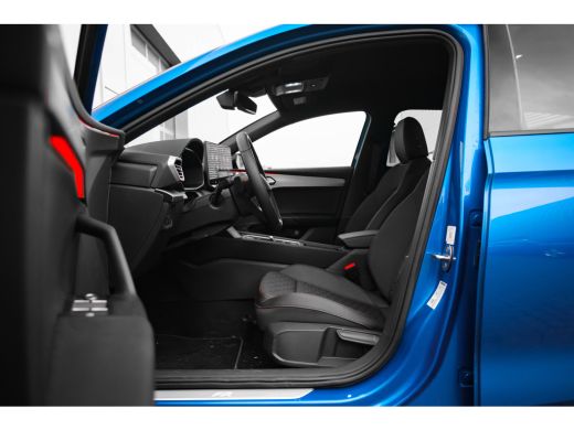 Seat Leon Sportstourer 1.5 TSI e-Hybrid FR Business l Black Style l Elektr. Trekhaak l Apple Car Play Andro... ActivLease financial lease