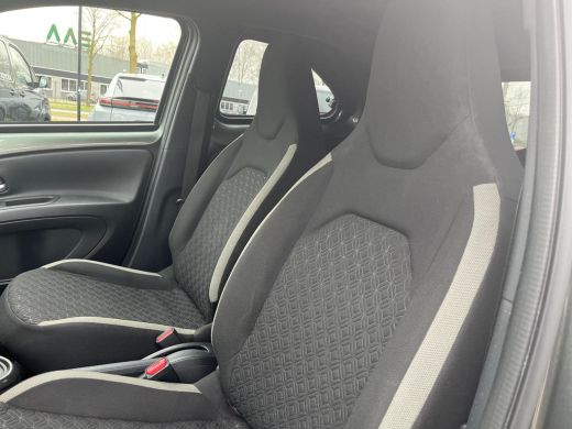 Toyota Aygo 1.0 VVT-i S-CVT first Automaat | All-in prijs | Adaptive cruise control | Stoelverwarming ActivLease financial lease