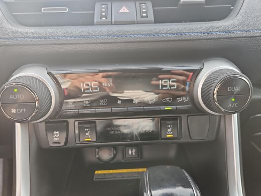 Toyota RAV4 2.5 Hybrid AWD Bi-Tone ActivLease financial lease