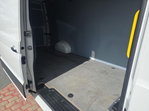 Volkswagen Crafter 35 2.0 TDI L4H3 | Trekhaak | Clima | Kunstleder | Bijrijdersbank | Betimmering | ActivLease financial lease
