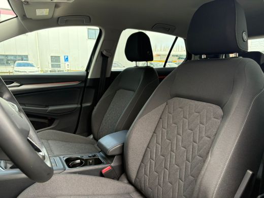 Volkswagen Golf 1.5 TSI 115 pk Life Edition | Climatronic | Apple Carplay | Led koplampen | Achteruitrijcamera | ActivLease financial lease