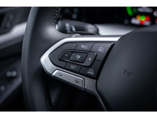 Volkswagen Golf Life Edition eHybrid | 'App-Connect' draadloze smartphone integratie | Achterbank in ongelijke de... ActivLease financial lease