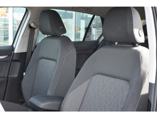 Volkswagen Golf Life Edition eHybrid | 'App-Connect' draadloze smartphone integratie | Achterbank in ongelijke de... ActivLease financial lease