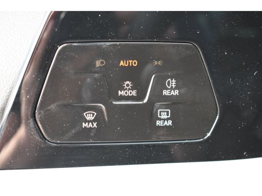 Volkswagen Golf Life Edition eHybrid | 'App-Connect' draadloze smartphone integratie | Achterbank in ongelijke de... ActivLease financial lease