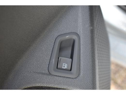 Volkswagen Golf Life Edition eHybrid | 'App-Connect' draadloze smartphone integratie | Achterbank in ongelijke de... ActivLease financial lease