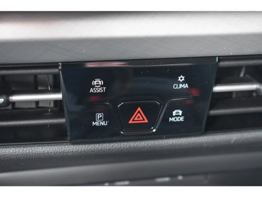 Volkswagen Golf Life Edition eHybrid | 'App-Connect' draadloze smartphone integratie | Achterbank in ongelijke de... ActivLease financial lease