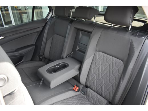 Volkswagen Golf Life Edition eHybrid | 'App-Connect' draadloze smartphone integratie | Achterbank in ongelijke de... ActivLease financial lease