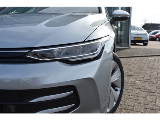Volkswagen Golf Life Edition eHybrid | 'App-Connect' draadloze smartphone integratie | Achterbank in ongelijke de... ActivLease financial lease