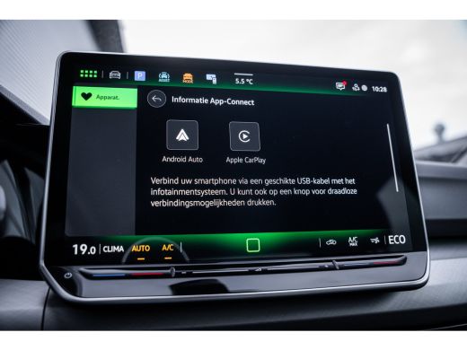 Volkswagen Golf Life Edition eHybrid | 'App-Connect' draadloze smartphone integratie | Achterbank in ongelijke de... ActivLease financial lease