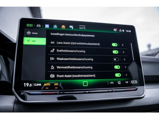 Volkswagen Golf Life Edition eHybrid | 'App-Connect' draadloze smartphone integratie | Achterbank in ongelijke de... ActivLease financial lease