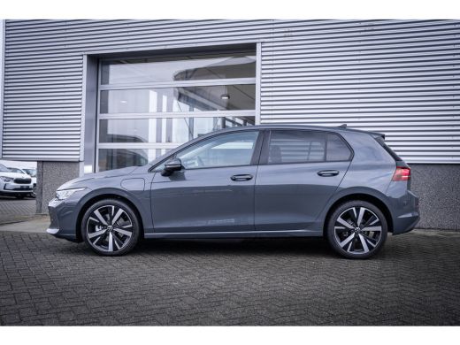 Volkswagen Golf Life Edition eHybrid | 'App-Connect' draadloze smartphone integratie | Achterbank in ongelijke de... ActivLease financial lease