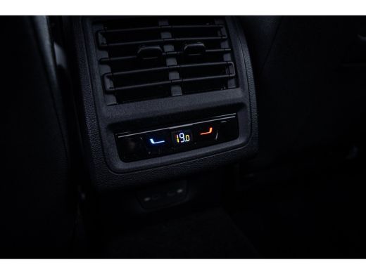 Volkswagen Golf Life Edition eHybrid | 'App-Connect' draadloze smartphone integratie | Achterbank in ongelijke de... ActivLease financial lease