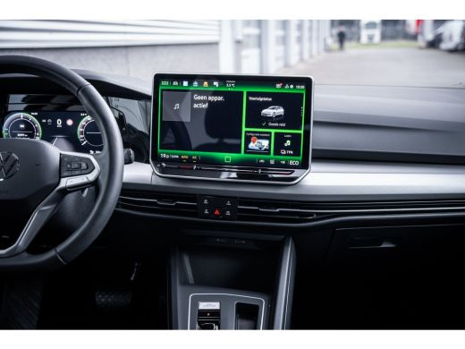 Volkswagen Golf Life Edition eHybrid | 'App-Connect' draadloze smartphone integratie | Achterbank in ongelijke de... ActivLease financial lease