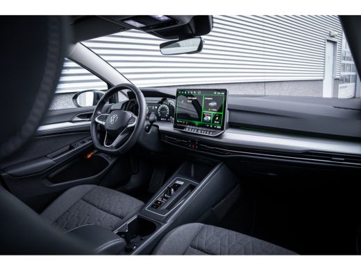 Volkswagen Golf Life Edition eHybrid | 'App-Connect' draadloze smartphone integratie | Achterbank in ongelijke de... ActivLease financial lease