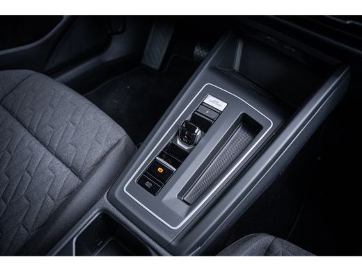 Volkswagen Golf Life Edition eHybrid | 'App-Connect' draadloze smartphone integratie | Achterbank in ongelijke de... ActivLease financial lease